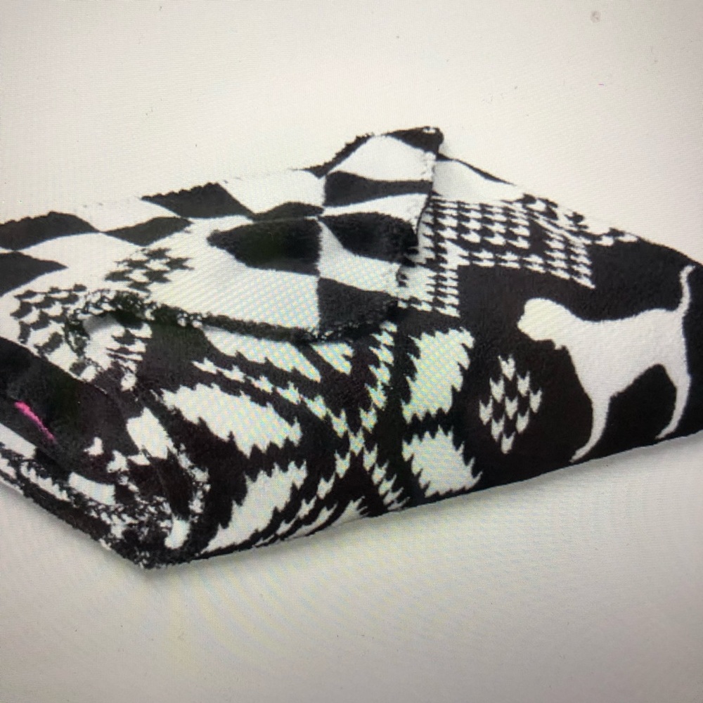 SoldVictoria’s Secret Pink Snowflake Throw Blanket - Picture 3 of 5